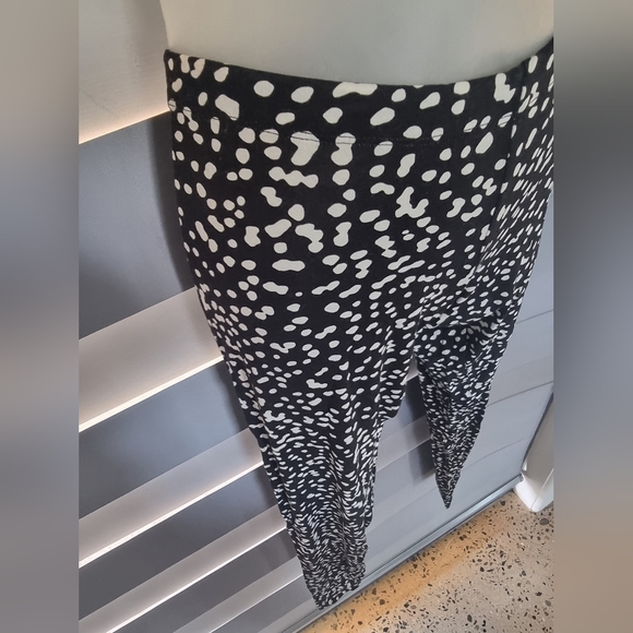 Black and White polka dot leggings - Picture 2 of 5